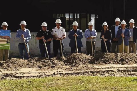 Sheri Jerry Turlich, Parish President Keith Hinkley, and Superintendent Dr. Shelley Writz, alongside other parish o cials and contractors, held a groundbreaking ceremony to kick o the development of the new Emergency Operations Center (EOC) in the government complex.