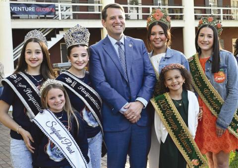 Plaquemines Parish Day was held at the state capitol on March 18, 2026. The annual event allows local o cials to highlight what the parish has to o er including food and music. Pictured from left: 2025 Seafood Festival Teen Queen Brynly Newby, Pearl Demi Panepinto, Queen Kadence Johnson, State Rep. Jacob Braud, 2025 Orange Queen Kristin Hannah Nash, Orange Blossom Mia Nicole Brown, and Teen Queen Emmie Faith Gondrella.