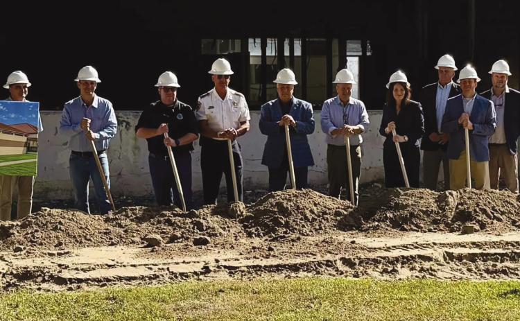 Sheri Jerry Turlich, Parish President Keith Hinkley, and Superintendent Dr. Shelley Writz, alongside other parish o cials and contractors, held a groundbreaking ceremony to kick o the development of the new Emergency Operations Center (EOC) in the government complex.